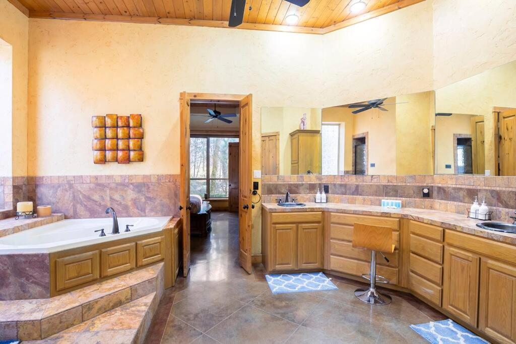 דאלאס Texas Ranch House With 5 Bedroom And Fish Pond מראה חיצוני תמונה